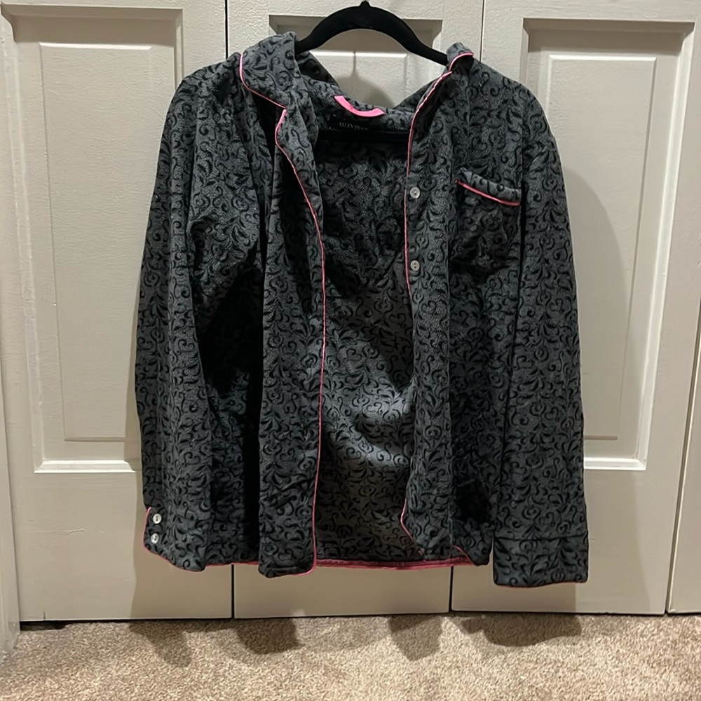 Ellen Tracy Pajama Set